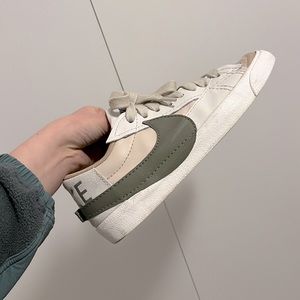 EUC Nike Blazer Low 77 Jumbo Sanddrift Medium Olive Sneakers Size 11